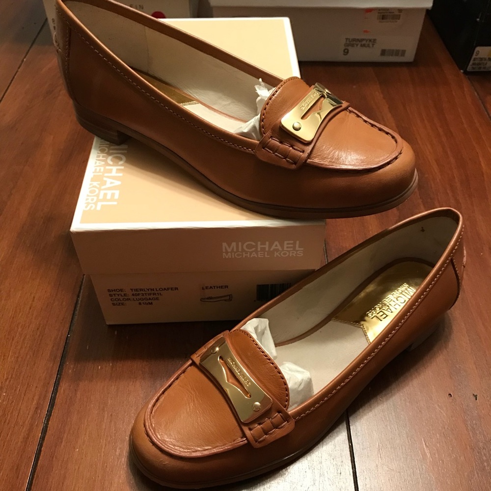 Michael Kors leather loafer - size 8.5